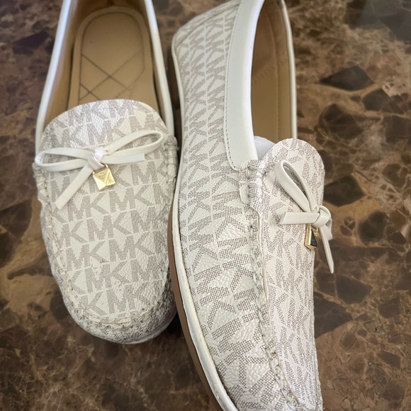 Women's Juliette Moccasin
Loafer Flats - Picture 8 of 9